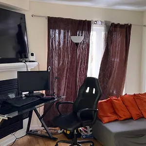  Apartment Travellers Canada